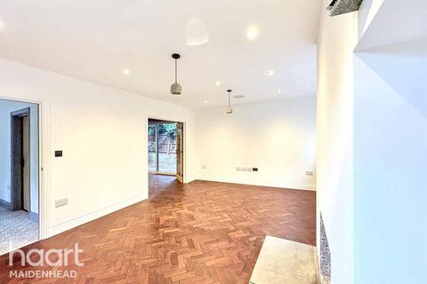 3 bedroom semi-detached house for sale, Berry Hill, MAIDENHEAD