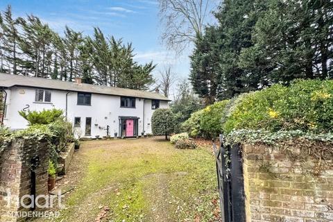 3 bedroom semi-detached house for sale - Berry Hill, MAIDENHEAD