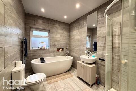 2 bedroom semi-detached house for sale, Queens Road, High Wycombe