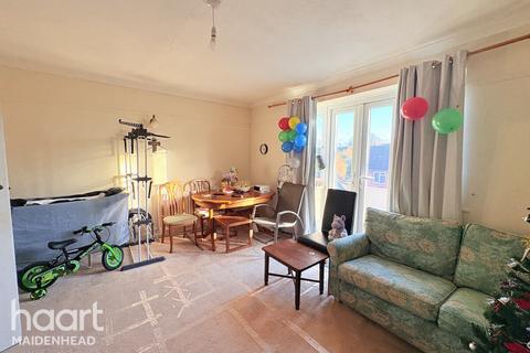 2 bedroom apartment for sale, Courtlands, Maidenhead