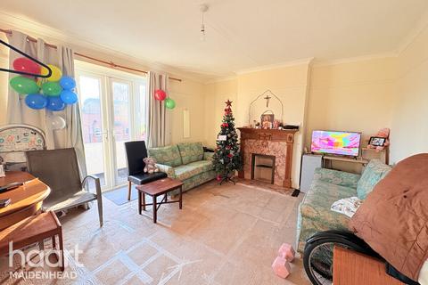 2 bedroom apartment for sale, Courtlands, Maidenhead
