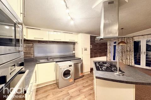 2 bedroom park home for sale, Brownfield Gardens, Maidenhead