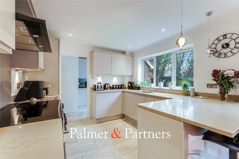 4 bedroom detached house for sale, Brent Avenue, Chelmsford CM3