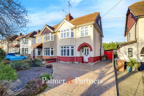 Fifth Avenue, Essex CM1