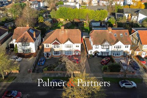4 bedroom semi-detached house for sale, Fifth Avenue, Essex CM1