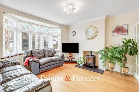 4 bedroom semi-detached house for sale, Fifth Avenue, Essex CM1
