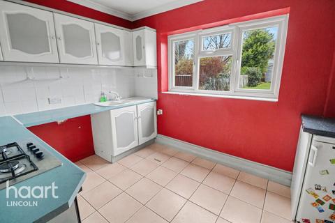 2 bedroom semi-detached house for sale, St Peters Avenue, Lincoln