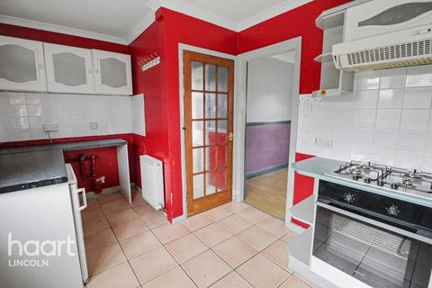 2 bedroom semi-detached house for sale, St Peters Avenue, Lincoln