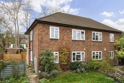 3 bedroom flat for sale, Kelman Close, London SW4
