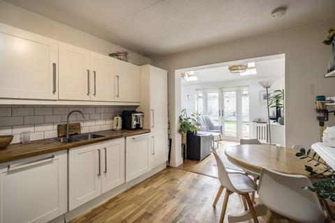 3 bedroom flat for sale, Kelman Close, London SW4