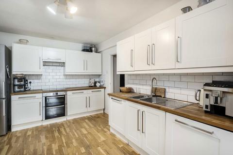 3 bedroom flat for sale, Kelman Close, London SW4