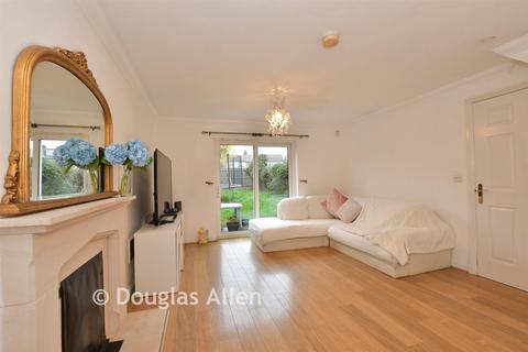 4 bedroom detached house for sale, Burleigh Close, Romford RM7