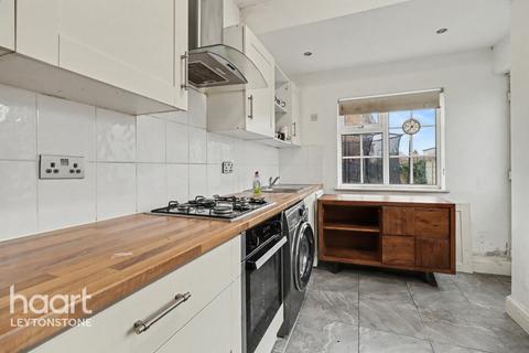3 bedroom semi-detached house for sale, Essex Road, London