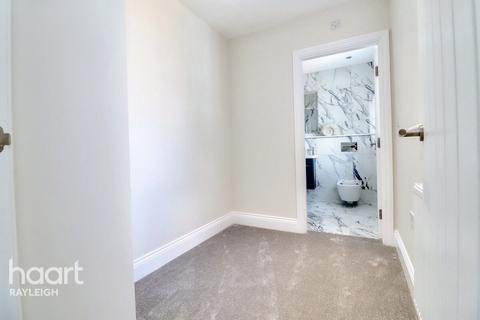 4 bedroom detached house for sale, London Road, Rayleigh