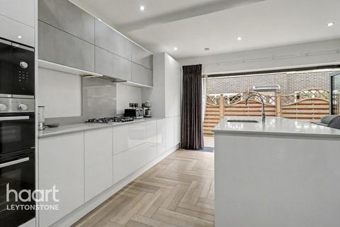 2 bedroom apartment for sale, Smithys Mews, London