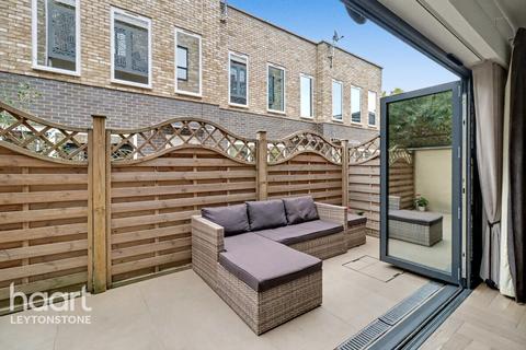 Smithys Mews, London