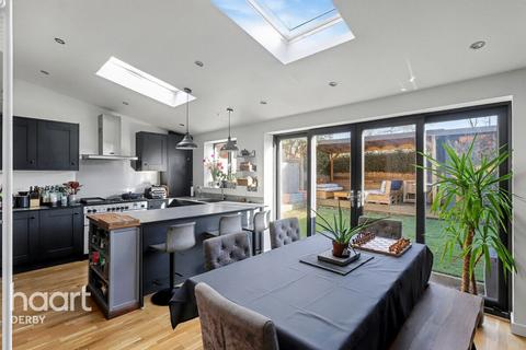 3 bedroom terraced house for sale, Hollybrook Way, Derby