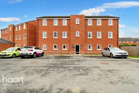 2 bedroom apartment for sale, Elizabeth Court, Wakefield