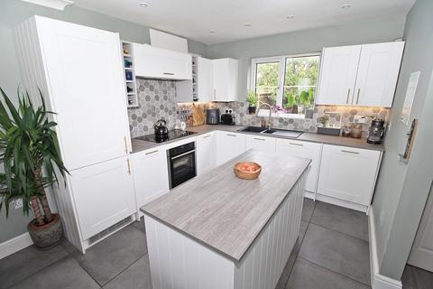 3 bedroom detached house for sale, High Street, Greenfield