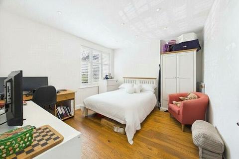 3 bedroom property for sale, Keswick Gardens, Ruislip, HA4