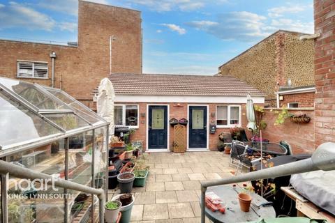 4 bedroom end of terrace house for sale, Church Street, Hunstanton