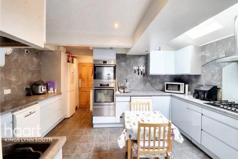 4 bedroom end of terrace house for sale, Church Street, Hunstanton
