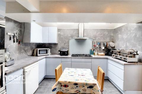 4 bedroom end of terrace house for sale, Church Street, Hunstanton