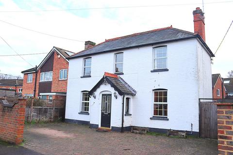 3 bedroom detached house for sale, Highfield Road, Farnborough GU14