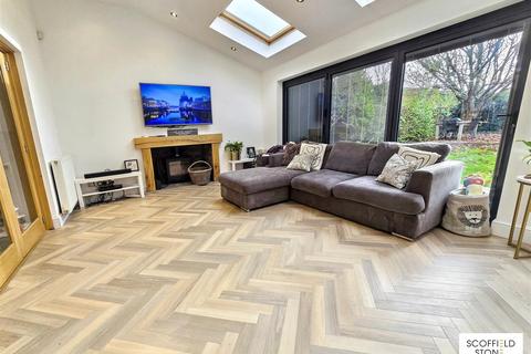 5 bedroom detached house for sale, Churchill Drive, Hilton, Derby