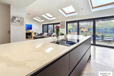 5 bedroom detached house for sale, Churchill Drive, Hilton, Derby