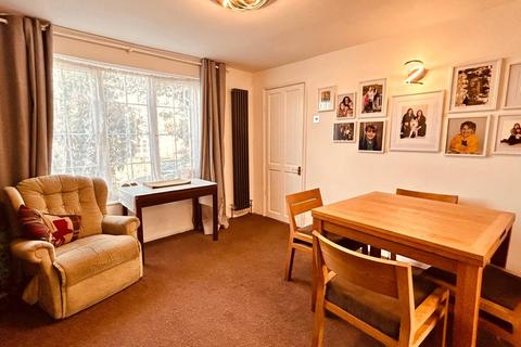 4 bedroom semi-detached house for sale, Lower Farnham Road, Aldershot GU12