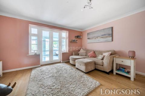 3 bedroom terraced house for sale, Canberra Road, Watton
