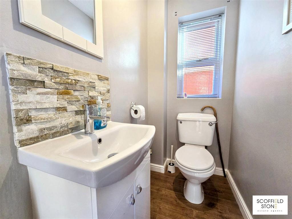 Guest Cloakroom/WC