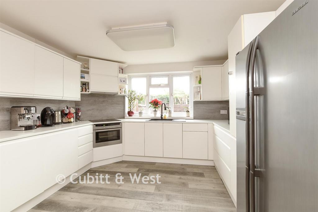 Kitchen/Dining Area
