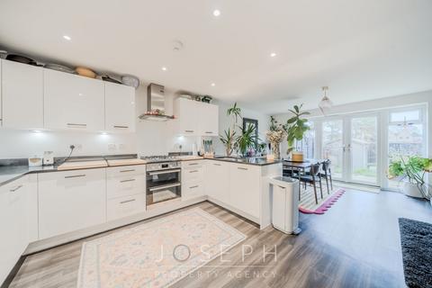 3 bedroom semi-detached house for sale, George Elliston Road, Ipswich, IP3