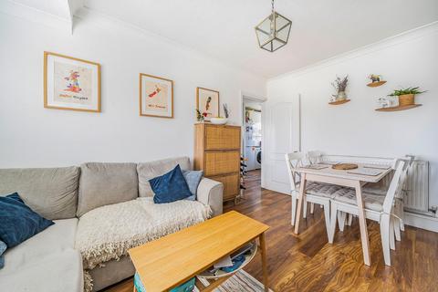 2 bedroom flat for sale, Eynsford Close, Petts Wood, Orpington