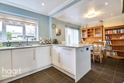 3 bedroom terraced house for sale, Dordells, Basildon