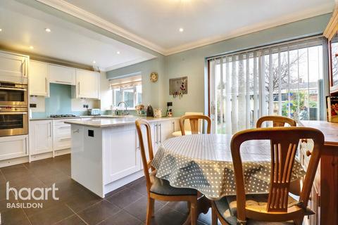 3 bedroom terraced house for sale, Dordells, Basildon