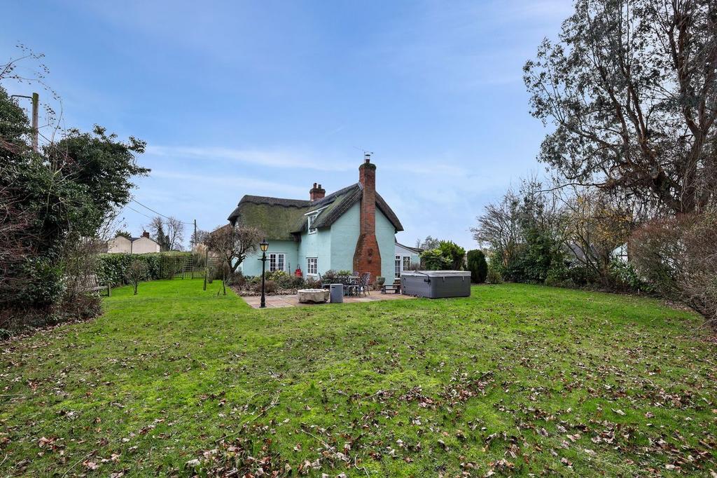 Extensive Wrap-Around Garden