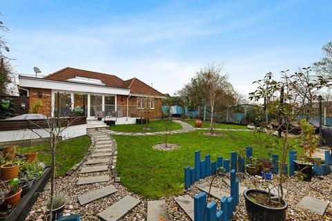 3 bedroom detached bungalow for sale, South Hanningfield Road, Rettendon Common, Chelmsford, CM3