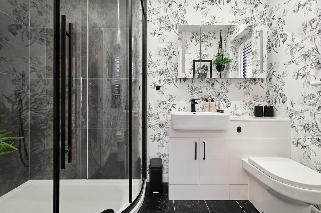 Refitted En-Suite