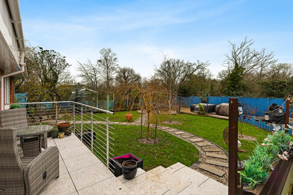Secluded Garden (Rear &amp; Side)