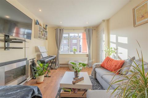2 bedroom semi-detached house for sale, Meadow Park Road, Stourbridge