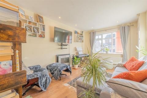 2 bedroom semi-detached house for sale, Meadow Park Road, Stourbridge
