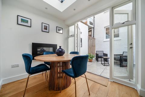 2 bedroom end of terrace house for sale, Peyton Place, London