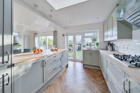 4 bedroom detached house for sale, West Close, Farnham, Surrey, GU9