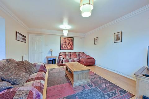 3 bedroom flat for sale, The Hollies, Watford, WD18