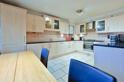 3 bedroom flat for sale, The Hollies, Watford, WD18