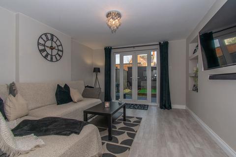 2 bedroom end of terrace house for sale, Heighton Crescent, Leicester LE19