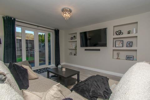 2 bedroom end of terrace house for sale, Heighton Crescent, Leicester LE19